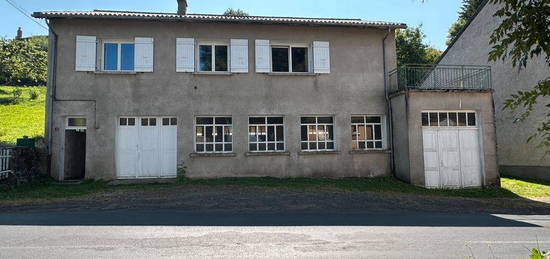 Maison avec jardin, terrasse et garages à Fay sur Lignon