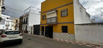 Chalet adosado en venta en calle Clavel