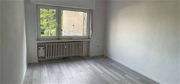 Vollständig renovierte 3-Raum-Wohnung mit Einbauküche in Köln
