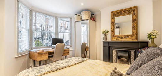 Flat to rent in Mirabel Road, London SW6