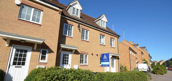 Town house to rent in Johnson Drive, Leighton Buzzard LU7