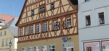 DENKMALSCHUTZ - STEUERN SPAREN, FÖRDERUNGEN ERHALTEN, Historisches Wohnhaus mit Fachwerkobergeschoss in zentraler Lage in der Nähe von Schweinfurt