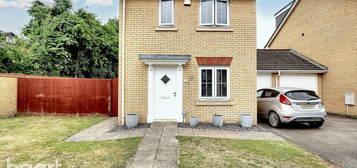 3 bedroom link detached house for sale