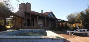 Alquiler Casa 2 Dormitorios Villa De Las Rosas Con Cochera