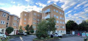 3 bed flat to rent