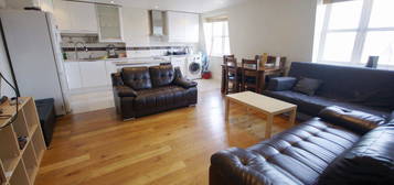 2 bed flat to rent