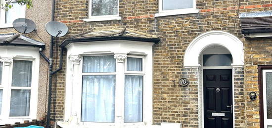 Terraced house to rent in Oatlands Road, Enfield EN3