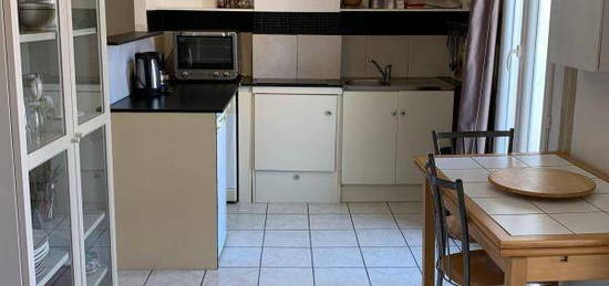 Studio meublé  à louer, 1 pièce, 23 m², Étage 3/–