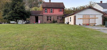 733 KY Route 1107, Van Lear, KY 41265