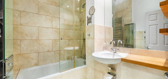 Flat for sale in Lancaster Road, Portobello, London W11