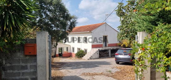 Charmosa Quinta de Pedra com Vistas Deslumbrantes e Grande Terreno para venda perto de Chãos, centro de Portugal