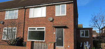 3 bed semi-detached house to rent