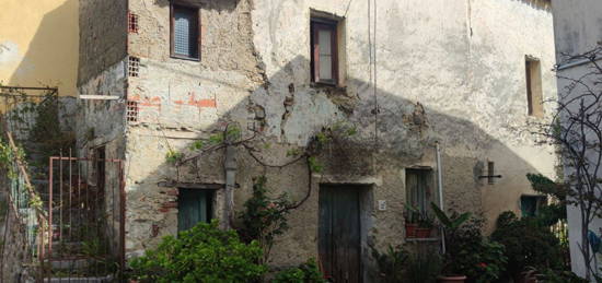 Proprietà rustica in vendita in via Cuomo s.n.c