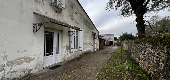 A VENDRE MAISON DE 128 M2 HABITABLES SUR 885 M2 DE JARDIN - SECTEUR BLAYE