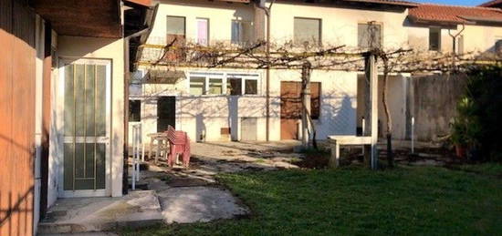 Villa in vendita in via Melegnano, 40