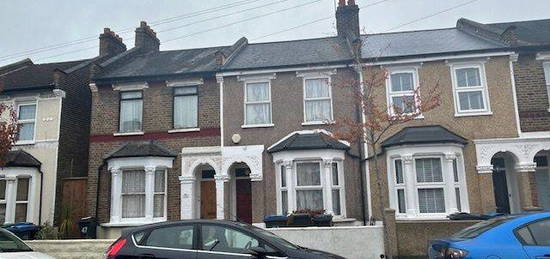 Terraced house to rent in Watcombe Road, South Norwood SE25