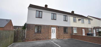 3 bedroom semi-detached house to rent