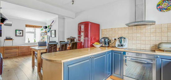 3 bedroom flat for sale