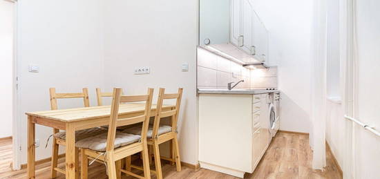 Byt 2+kk, 45 m², Šafaříkova, Praha