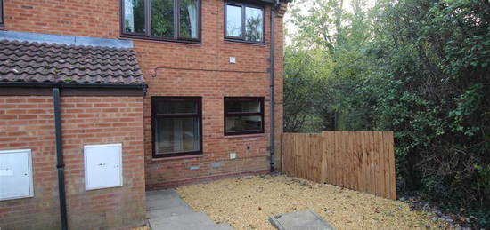 Maisonette to rent in Avonbank Close, Walkwood, Redditch B97