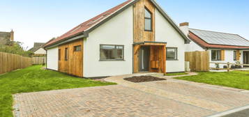 5 bed detached house for sale