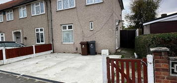 4 bed terraced house to rent