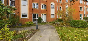 Flat for sale in Brighton Road, Coulsdon CR5