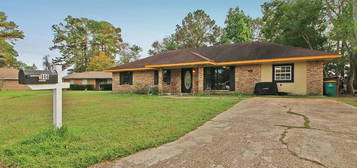 346 Dianne Dr, D'Iberville, MS 39540