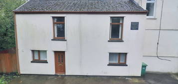 3 bed semi-detached house for sale