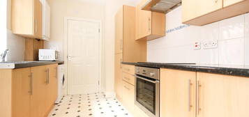 Flat to rent in Hazelwood Avenue, Jesmond, Newcastle Upon Tyne NE2