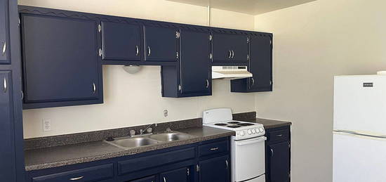 Just Renovated Spacious 2nd Floor 1 Bedroom Apartment in Ridgecrest, 1005 Carlisle Blvd SE APT D, Albuquerque, NM 87106