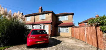 4 bedroom semi-detached house to rent