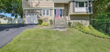 3547 Flanders Dr, Yorktown Heights, NY 10598