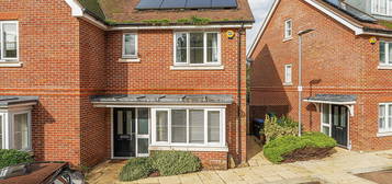 3 bed semi-detached house for sale