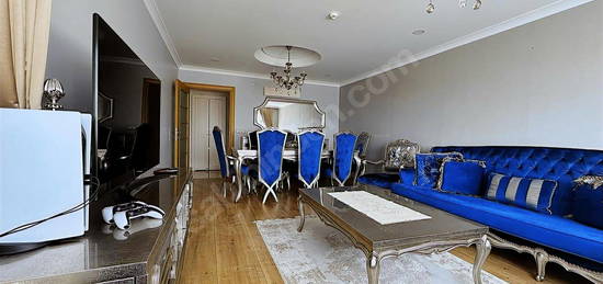 AZİZİSTAN SİTESİNDE 3+1 153 M2 EBEVEYN BANYOLU SATILIK DAİRE