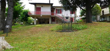 Villa bifamiliare via Roma, Centro, Serramazzoni