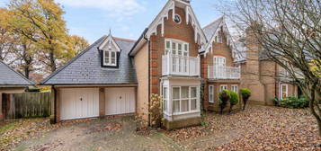 4 bedroom detached house