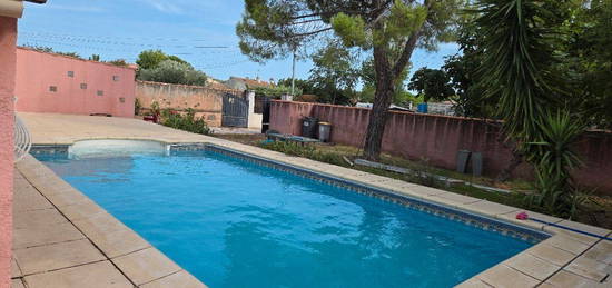 Maison individuelle non. Mitoyenne avec piscine