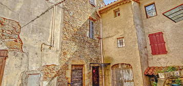 Belle maison de caractère avec terrain non attenant et mazet