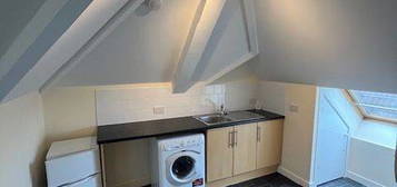 Flat to rent in Columbia Road, Bournemouth BH10