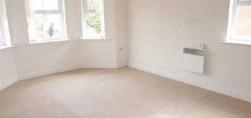 Flat to rent in Brackenthorpe Court, Moss Hey, Spital CH63