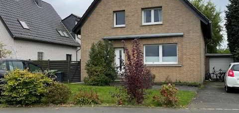 Preiswertes, modernisiertes 5-Zimmer-Einfamilienhaus mit EBK in Troisdorf