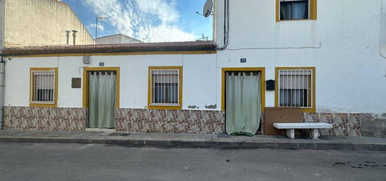 Chalet adosado en venta en calle Mirasierra