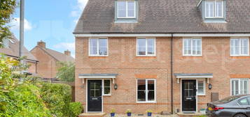 Town house for sale in Hawthorn Croft, Stotfold SG5