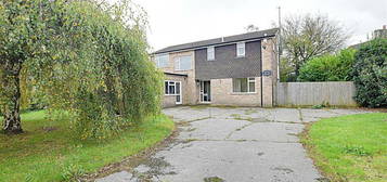 5 bedroom detached house