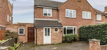 3 bed semi-detached house for sale