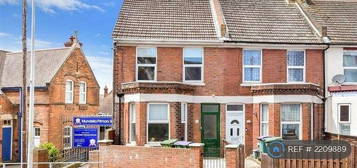 2 bedroom end of terrace house