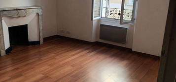 Appartement 3 pièces 50 m² cv proximité mairie