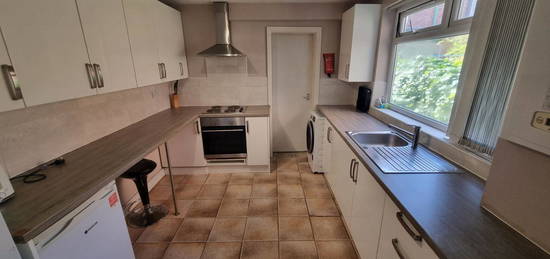 5 bed terraced house to rent