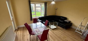 4 bedroom flat to rent